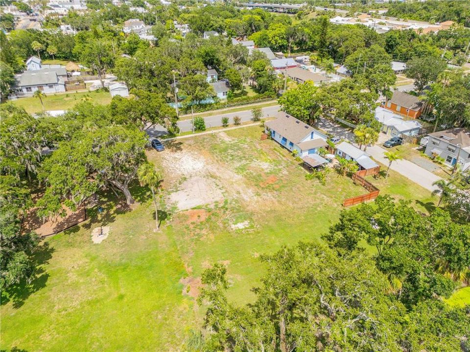 Под контрактом: $320,000 (0.49 acres)