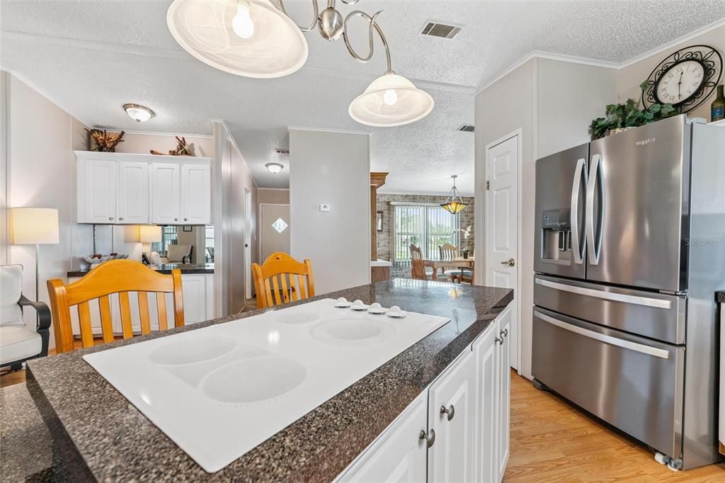 待售: $225,000 (2 贝兹, 2 浴室, 1594 平方英尺)