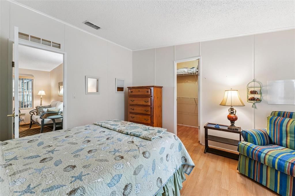 待售: $225,000 (2 贝兹, 2 浴室, 1594 平方英尺)