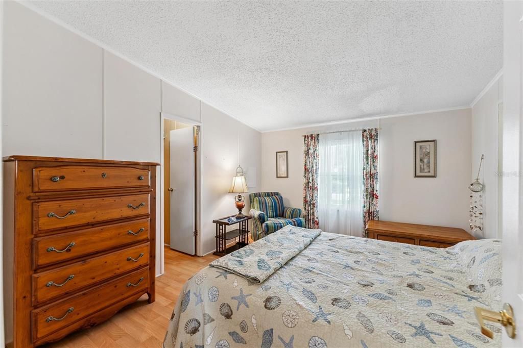 待售: $225,000 (2 贝兹, 2 浴室, 1594 平方英尺)