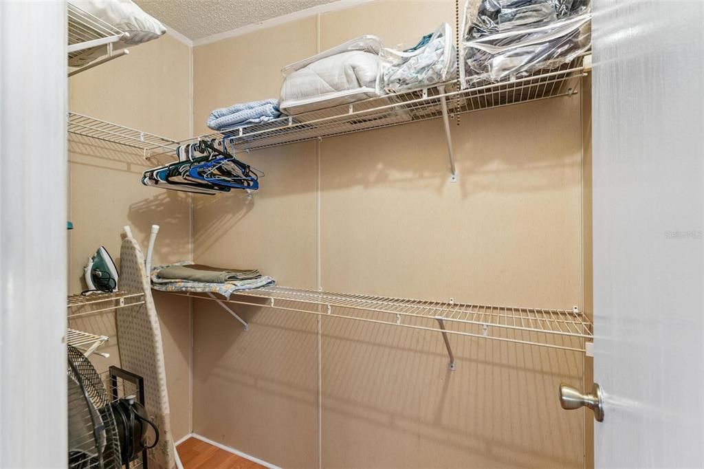 待售: $225,000 (2 贝兹, 2 浴室, 1594 平方英尺)