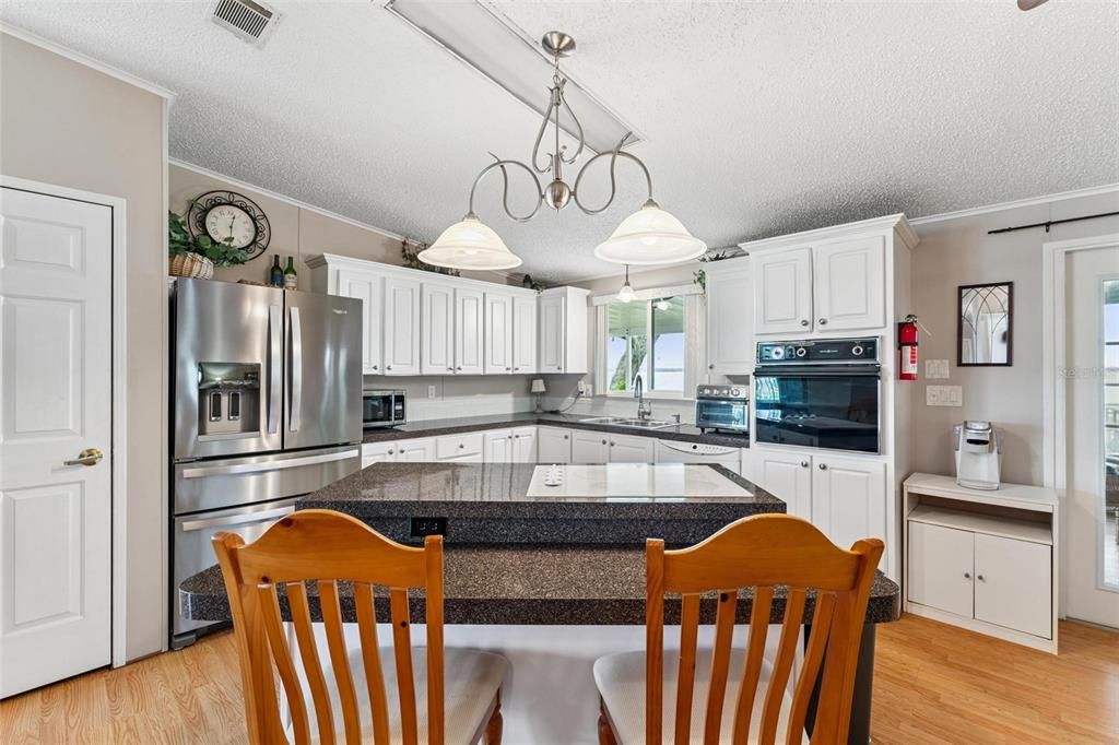 待售: $225,000 (2 贝兹, 2 浴室, 1594 平方英尺)