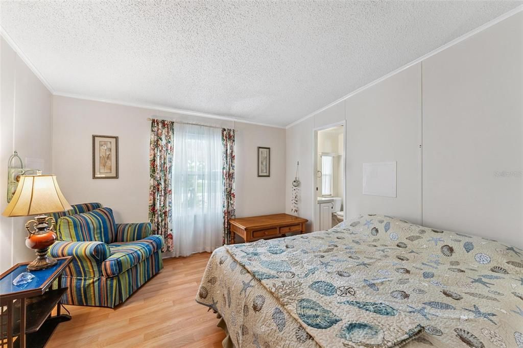 待售: $225,000 (2 贝兹, 2 浴室, 1594 平方英尺)