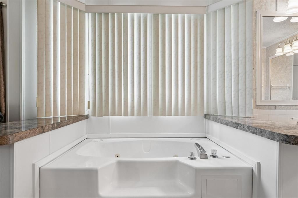 待售: $225,000 (2 贝兹, 2 浴室, 1594 平方英尺)