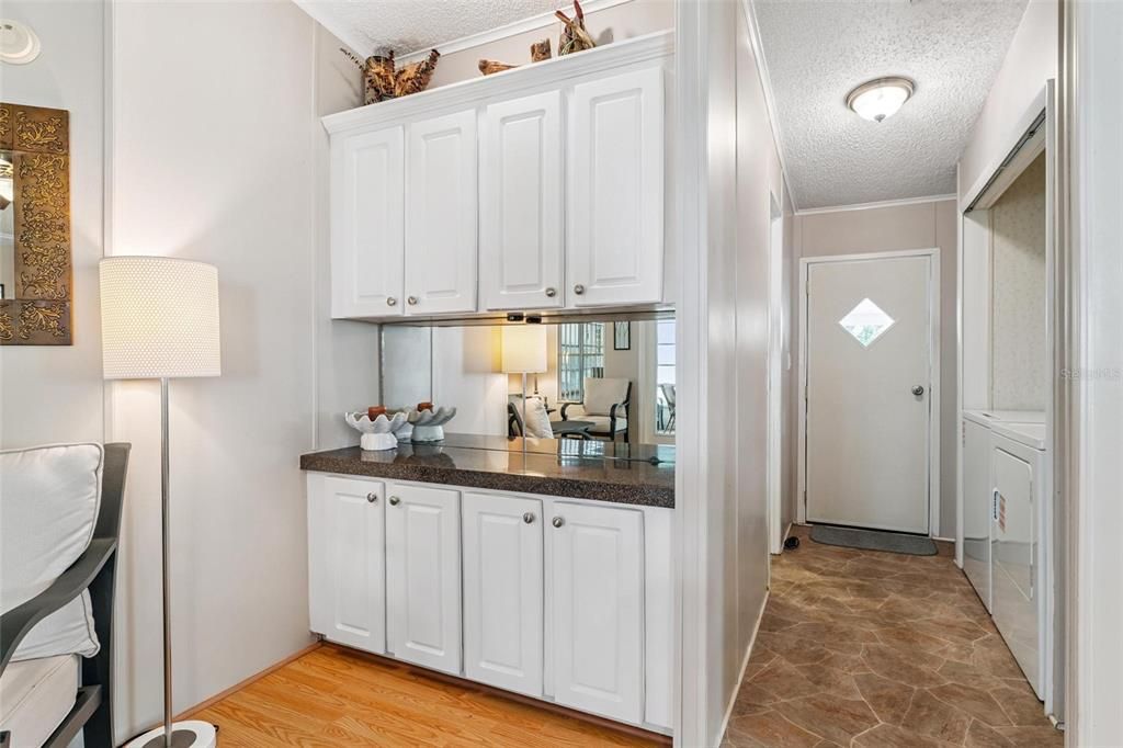 待售: $225,000 (2 贝兹, 2 浴室, 1594 平方英尺)