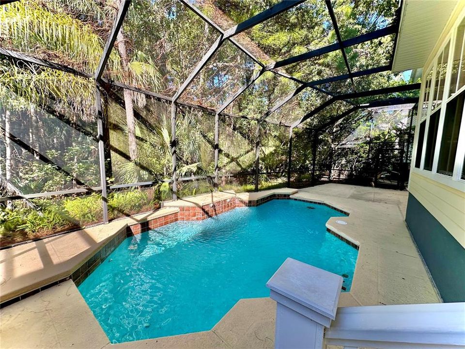 Activo con contrato: $850,000 (5 camas, 2 baños, 2340 Pies cuadrados)