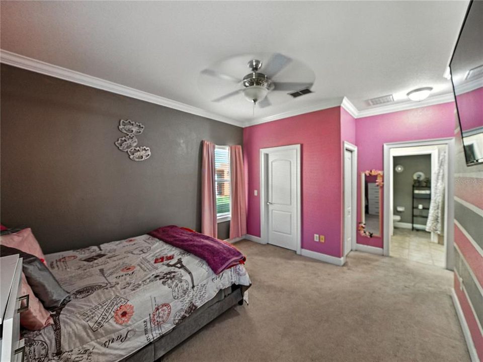 For Sale: $240,000 (3 beds, 2 baths, 1560 Square Feet)