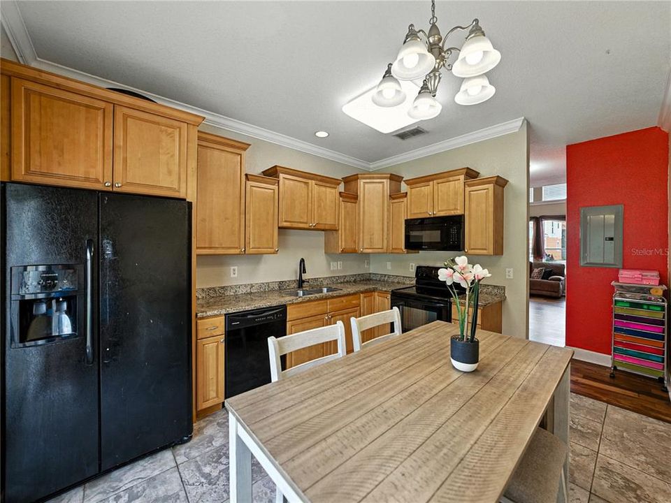 For Sale: $240,000 (3 beds, 2 baths, 1560 Square Feet)