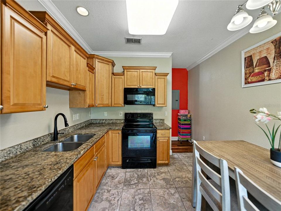 For Sale: $240,000 (3 beds, 2 baths, 1560 Square Feet)