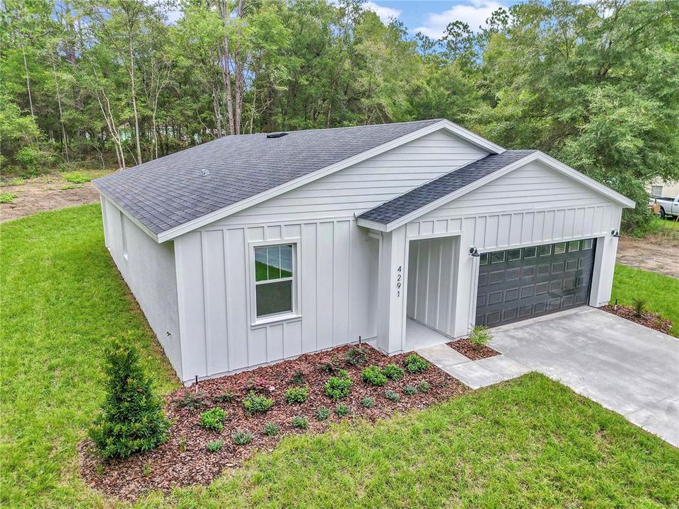 合同活跃: $320,000 (3 贝兹, 2 浴室, 1543 平方英尺)