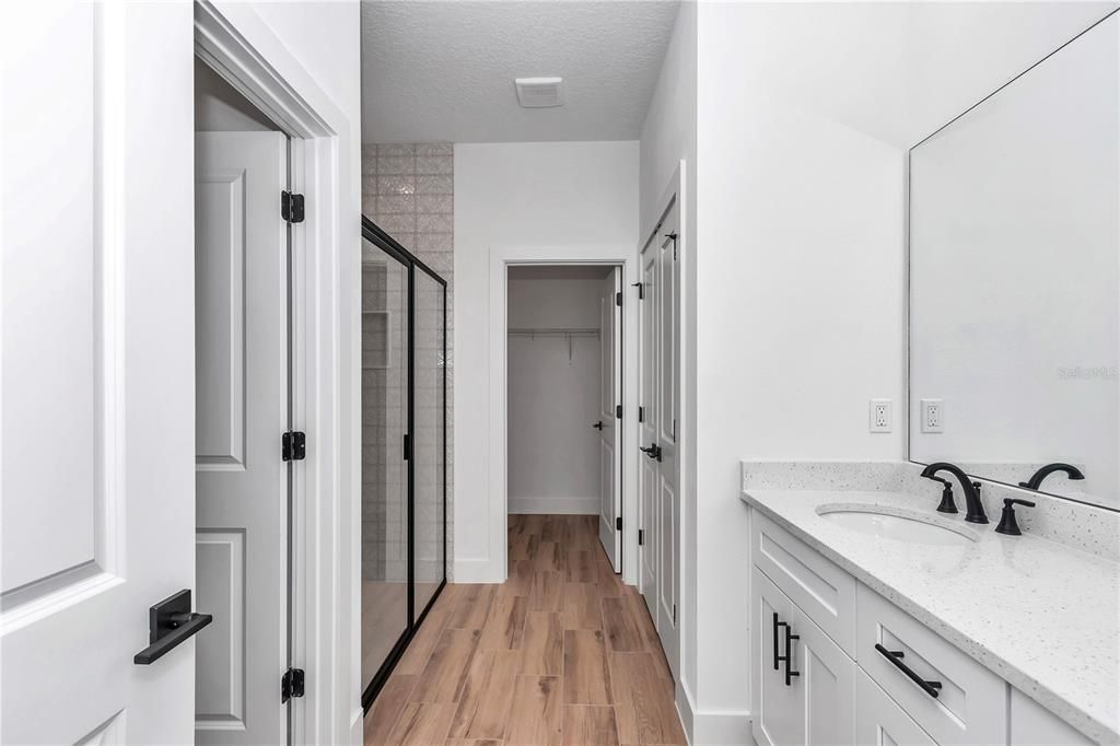 合同活跃: $320,000 (3 贝兹, 2 浴室, 1543 平方英尺)