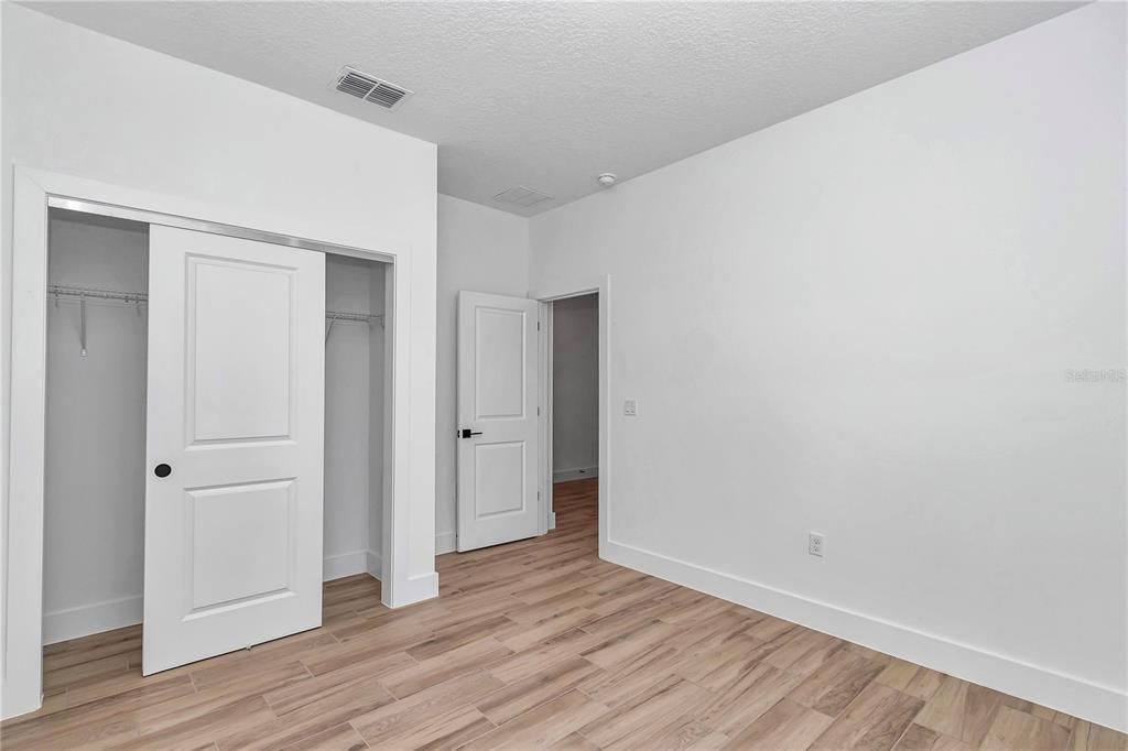 合同活跃: $320,000 (3 贝兹, 2 浴室, 1543 平方英尺)