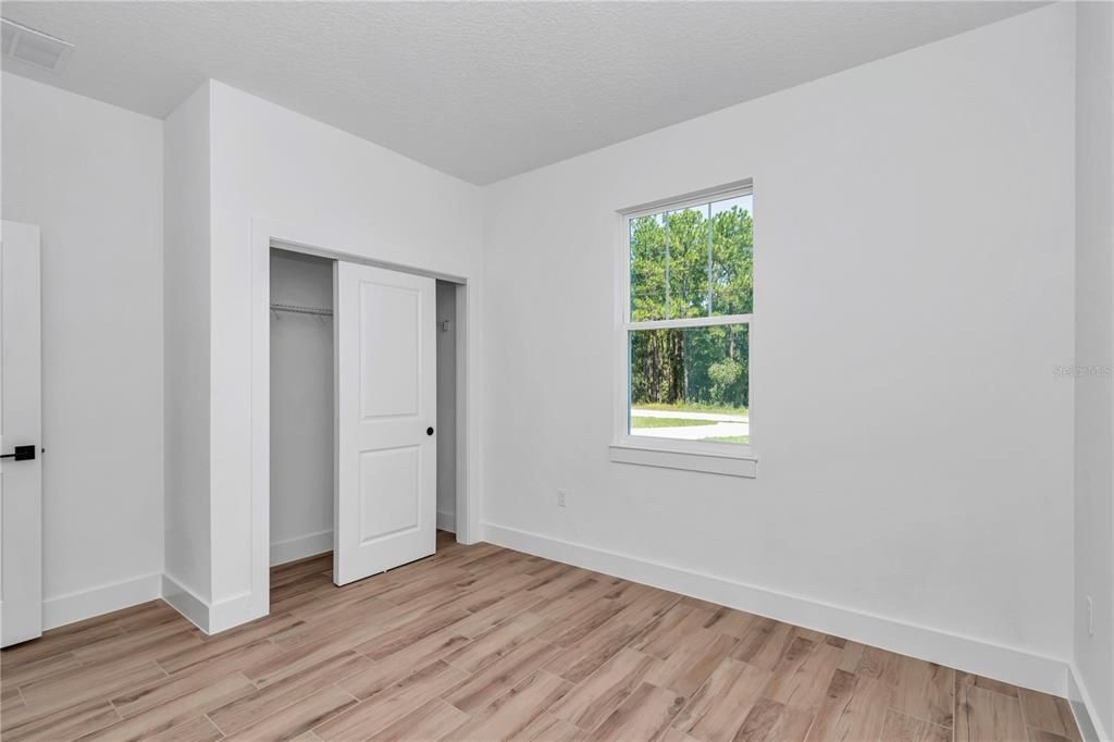 合同活跃: $320,000 (3 贝兹, 2 浴室, 1543 平方英尺)