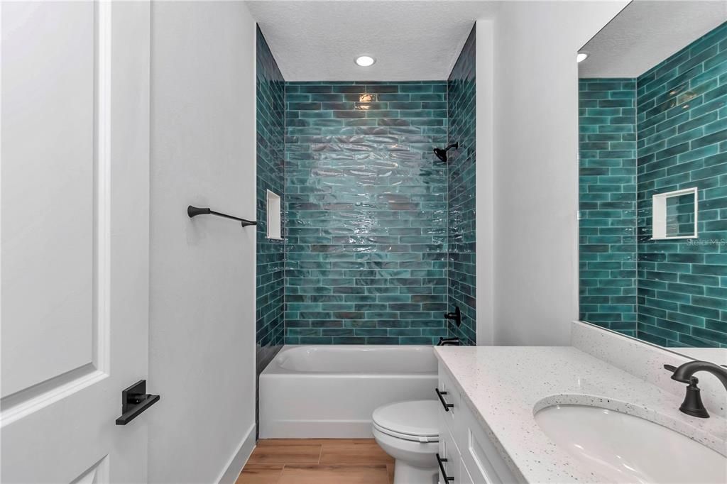 合同活跃: $320,000 (3 贝兹, 2 浴室, 1543 平方英尺)