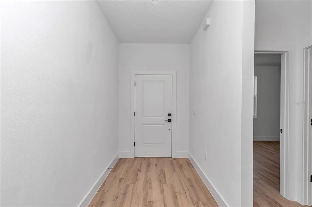 合同活跃: $320,000 (3 贝兹, 2 浴室, 1543 平方英尺)