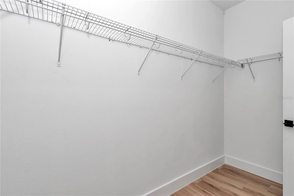 合同活跃: $320,000 (3 贝兹, 2 浴室, 1543 平方英尺)