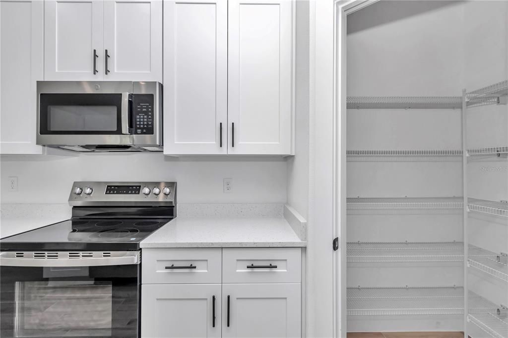 合同活跃: $320,000 (3 贝兹, 2 浴室, 1543 平方英尺)