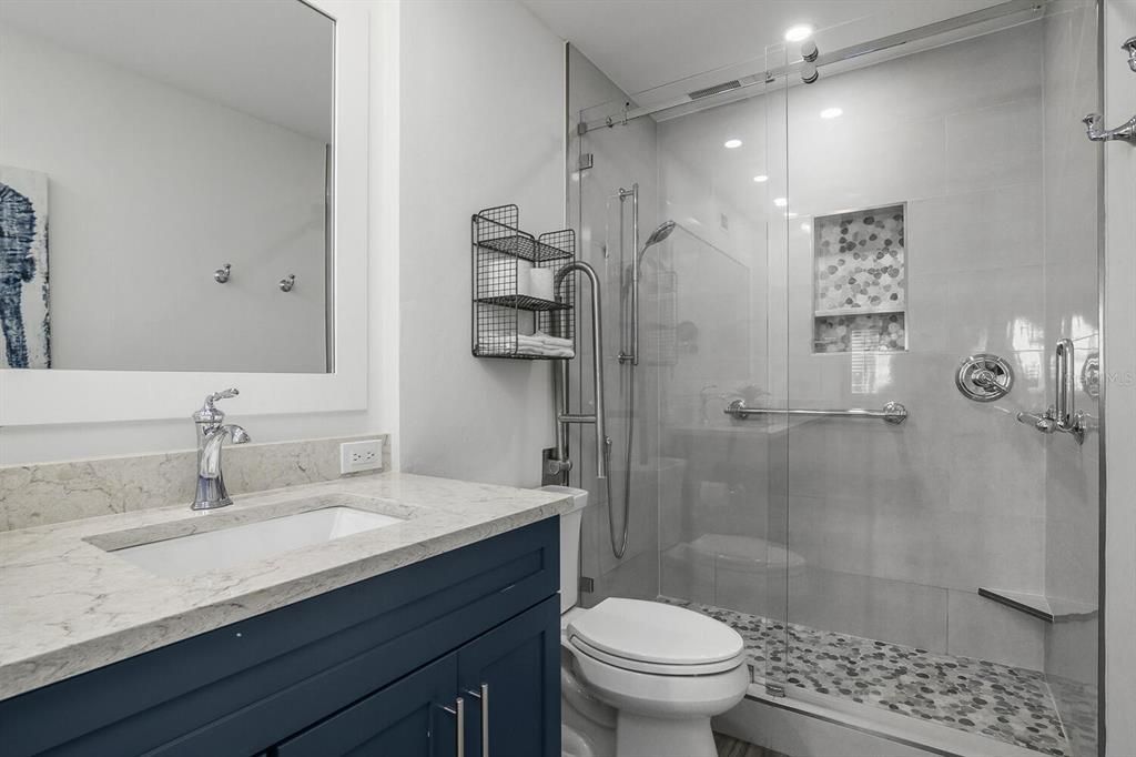 For Sale: $699,000 (2 beds, 2 baths, 990 Square Feet)