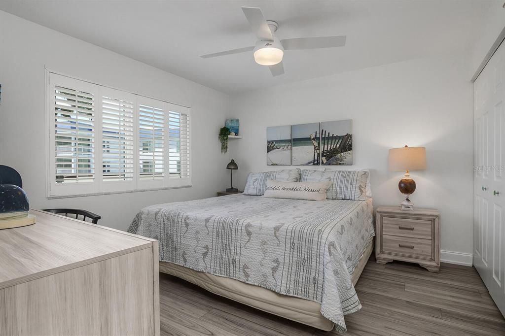 For Sale: $699,000 (2 beds, 2 baths, 990 Square Feet)