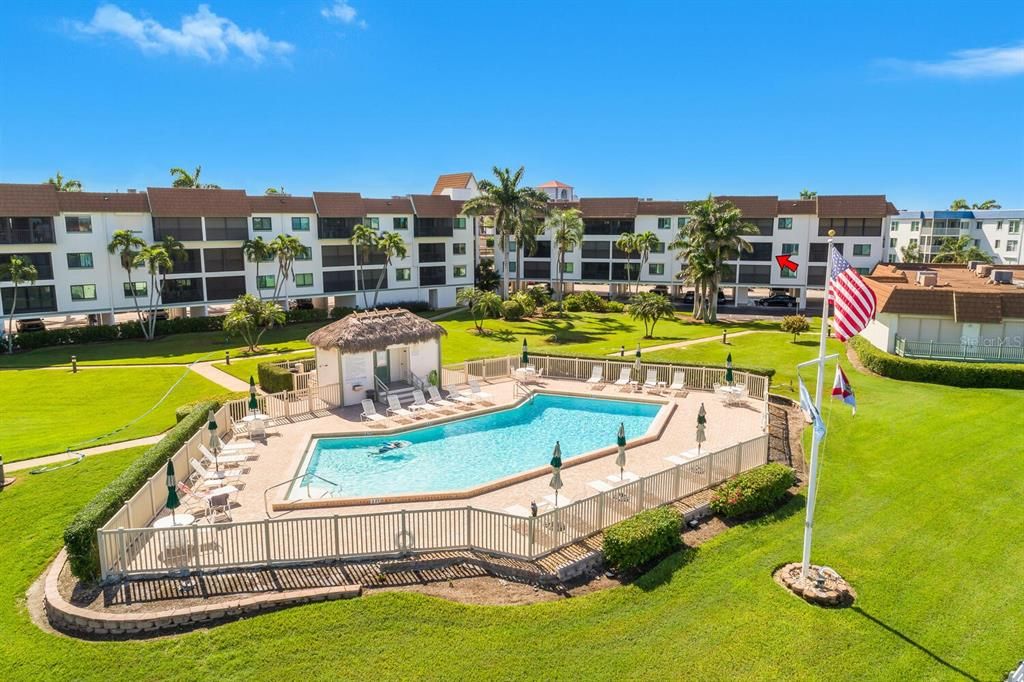 For Sale: $699,000 (2 beds, 2 baths, 990 Square Feet)