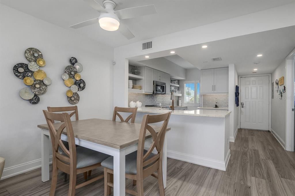 For Sale: $699,000 (2 beds, 2 baths, 990 Square Feet)