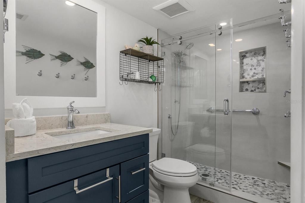 For Sale: $699,000 (2 beds, 2 baths, 990 Square Feet)