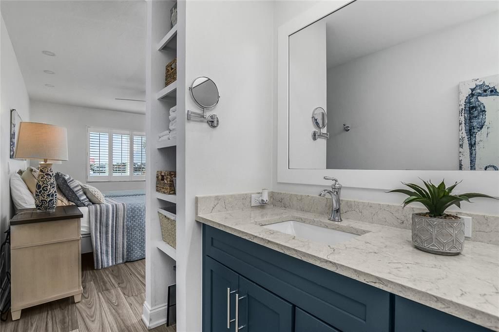 For Sale: $699,000 (2 beds, 2 baths, 990 Square Feet)