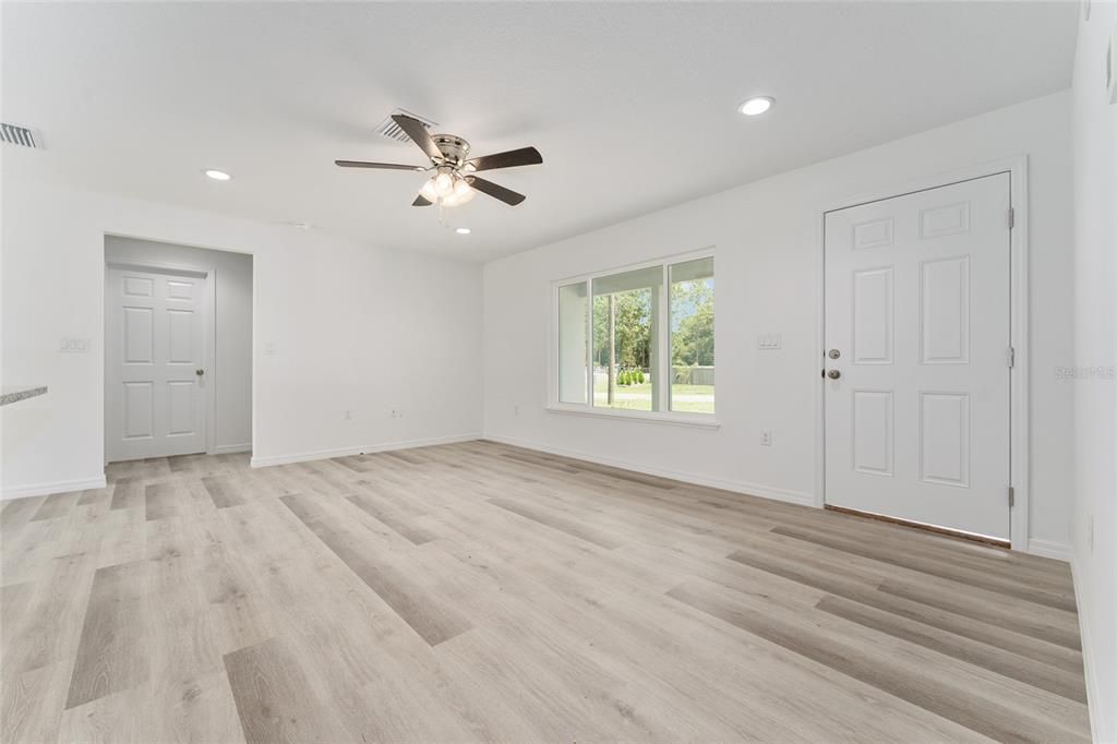 For Sale: $229,900 (3 beds, 2 baths, 1251 Square Feet)