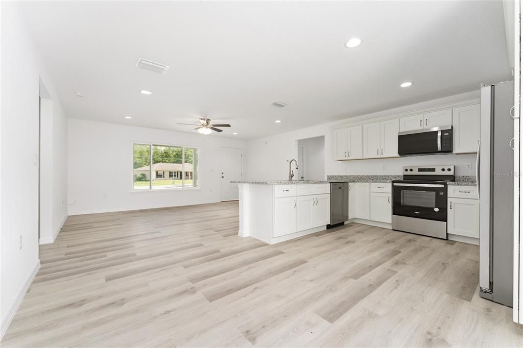 For Sale: $229,900 (3 beds, 2 baths, 1251 Square Feet)