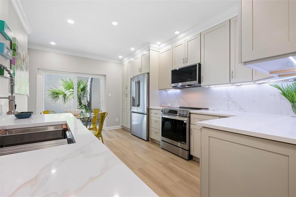 For Sale: $585,000 (3 beds, 2 baths, 1408 Square Feet)