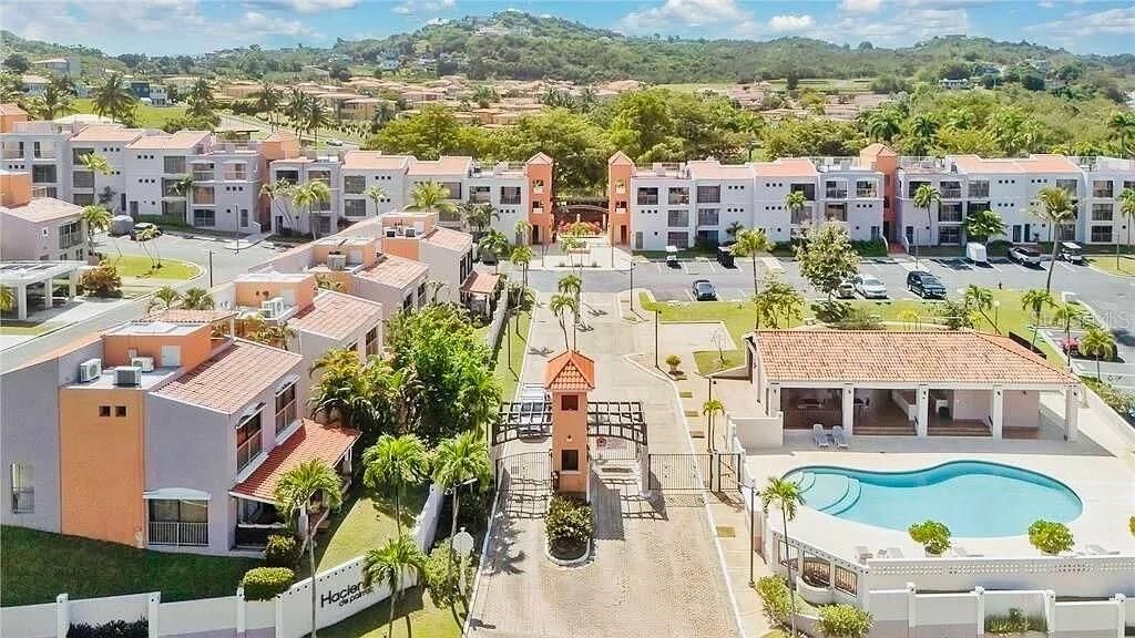 Recently Sold: $350,000 (3 beds, 2 baths, 2060 Square Feet)