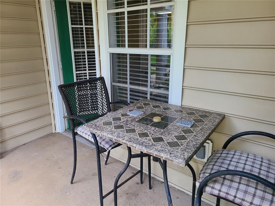 Active With Contract: $1,800 (1 beds, 1 baths, 732 Square Feet)