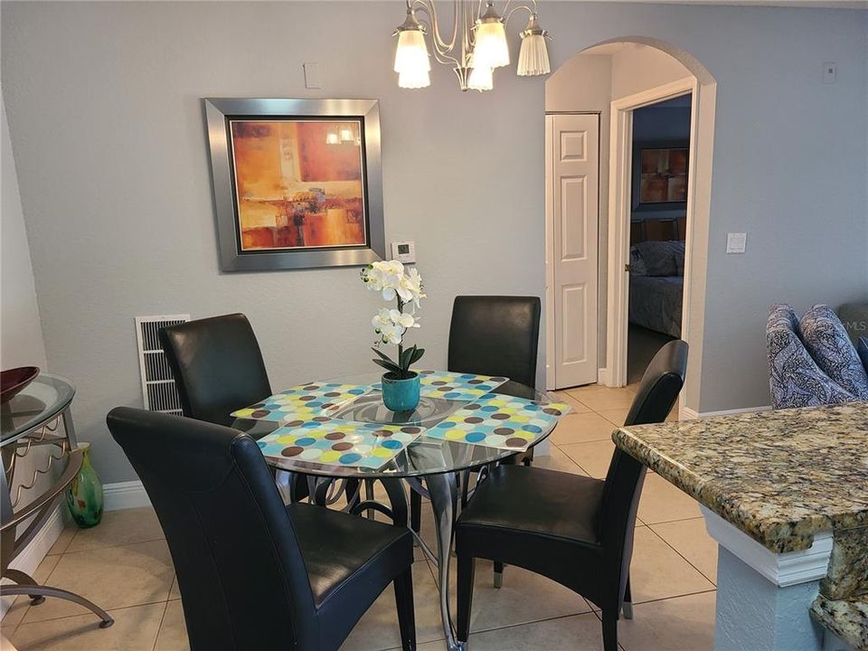 Active With Contract: $1,800 (1 beds, 1 baths, 732 Square Feet)
