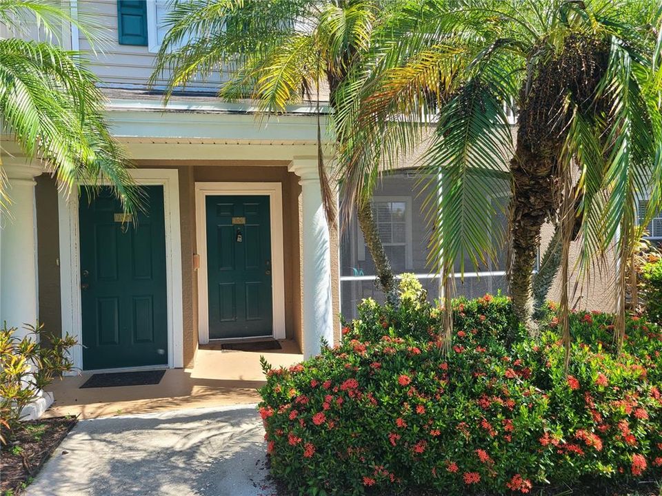 Active With Contract: $1,800 (1 beds, 1 baths, 732 Square Feet)