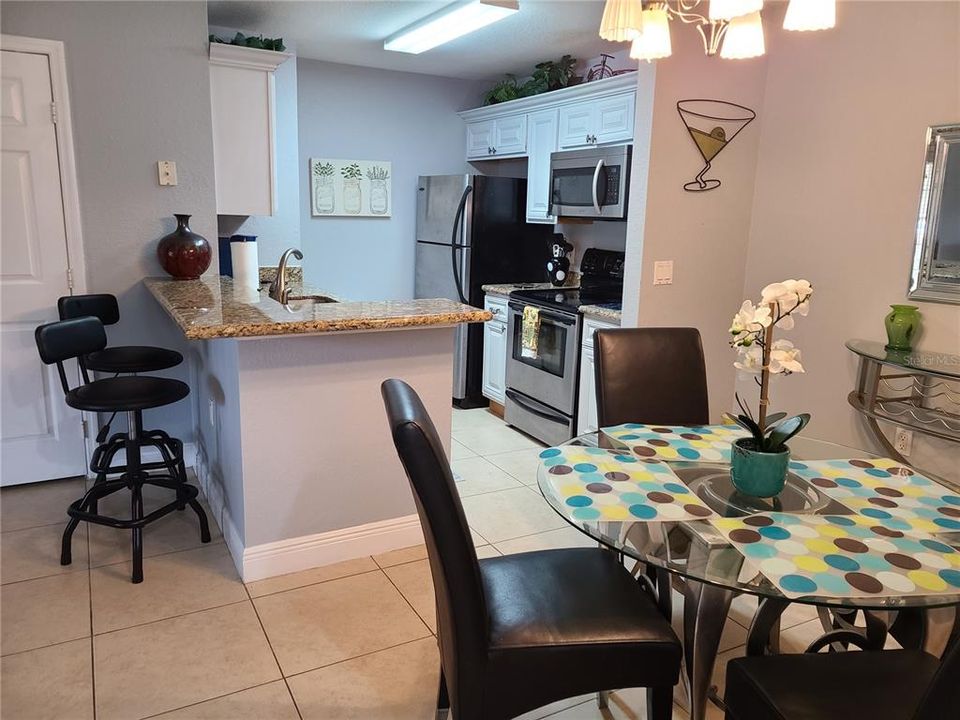 Active With Contract: $1,800 (1 beds, 1 baths, 732 Square Feet)