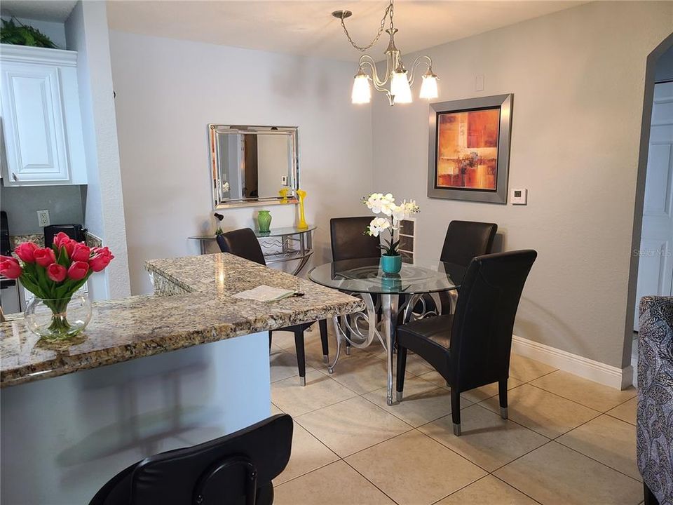 Active With Contract: $1,800 (1 beds, 1 baths, 732 Square Feet)