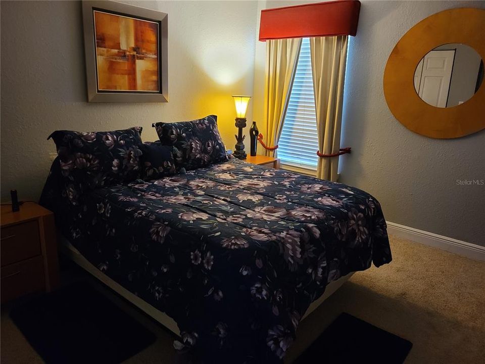 Active With Contract: $1,800 (1 beds, 1 baths, 732 Square Feet)