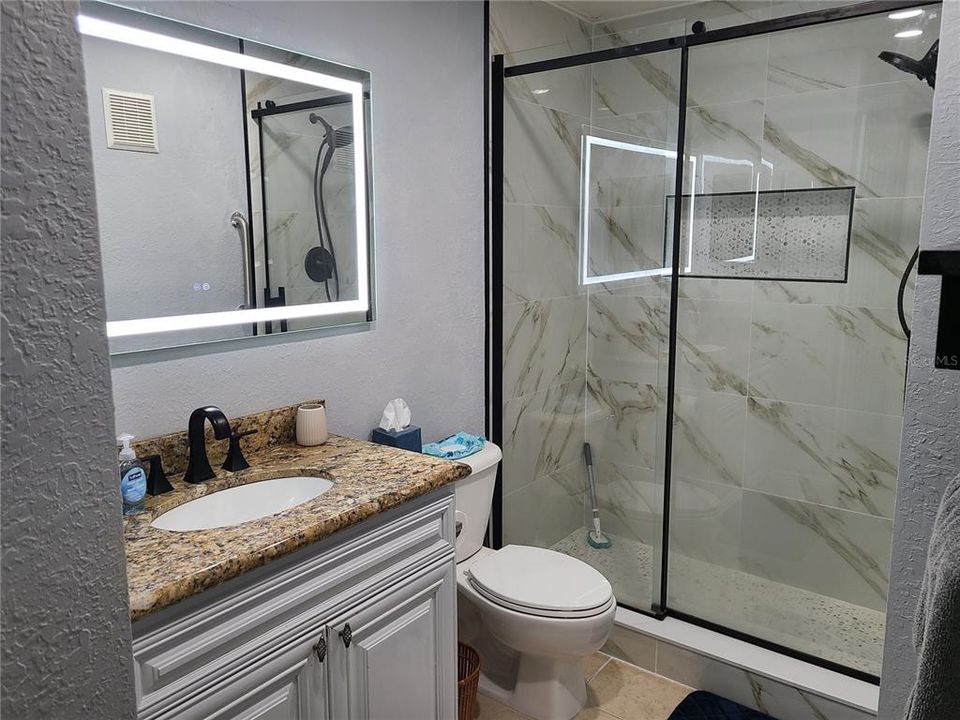 Active With Contract: $1,800 (1 beds, 1 baths, 732 Square Feet)