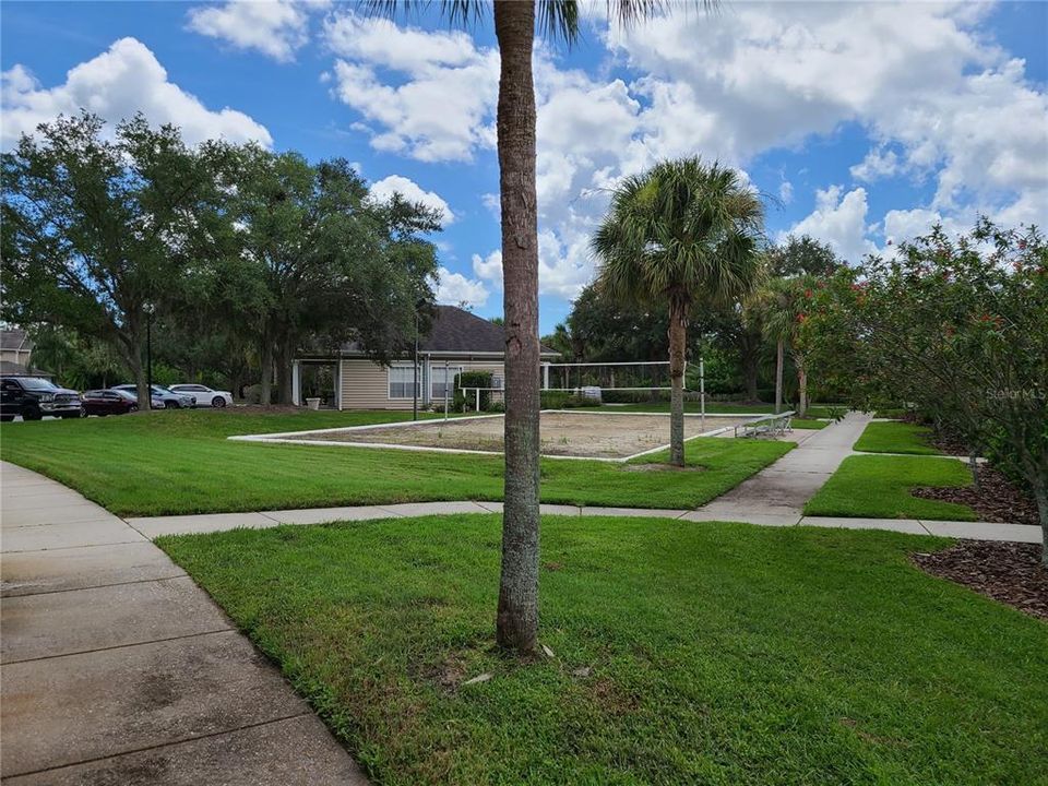 Active With Contract: $1,800 (1 beds, 1 baths, 732 Square Feet)