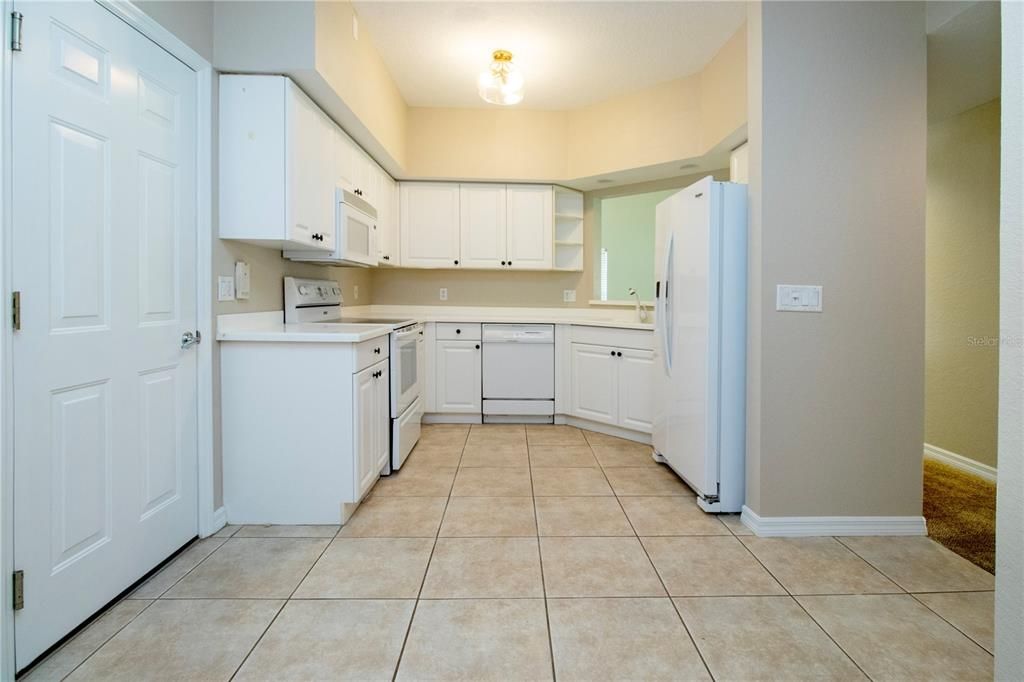 Active With Contract: $259,900 (2 beds, 2 baths, 1352 Square Feet)
