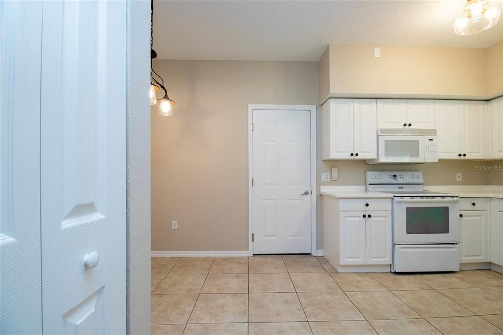Active With Contract: $259,900 (2 beds, 2 baths, 1352 Square Feet)