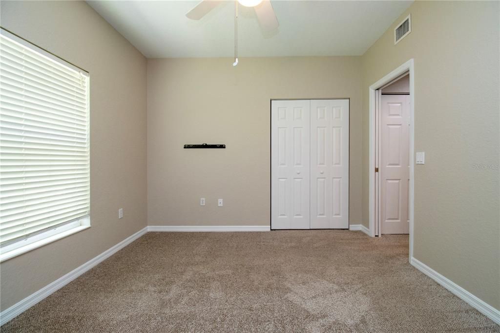 Active With Contract: $259,900 (2 beds, 2 baths, 1352 Square Feet)
