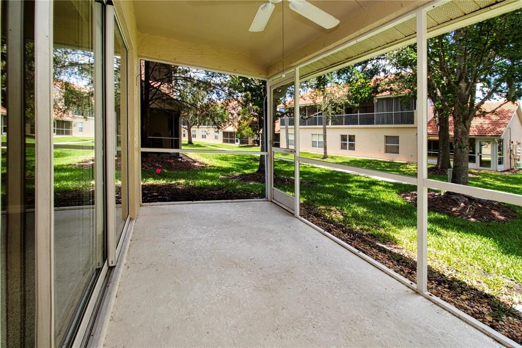 Active With Contract: $259,900 (2 beds, 2 baths, 1352 Square Feet)