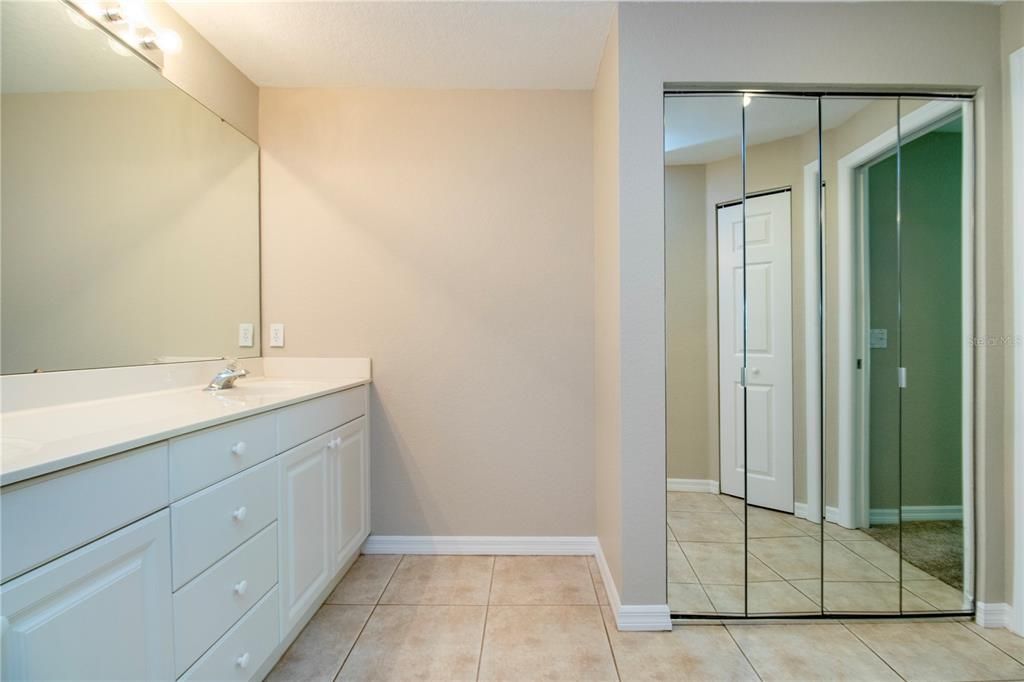 Active With Contract: $259,900 (2 beds, 2 baths, 1352 Square Feet)