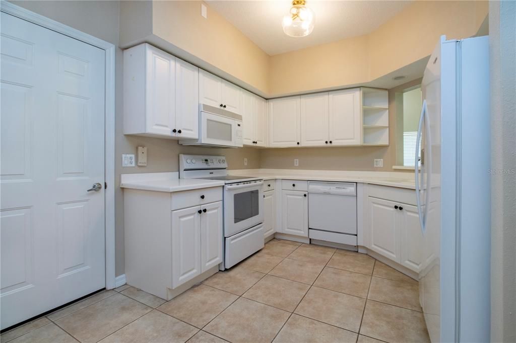 Active With Contract: $259,900 (2 beds, 2 baths, 1352 Square Feet)