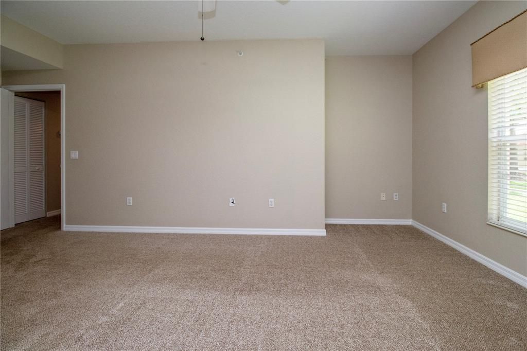 Active With Contract: $259,900 (2 beds, 2 baths, 1352 Square Feet)