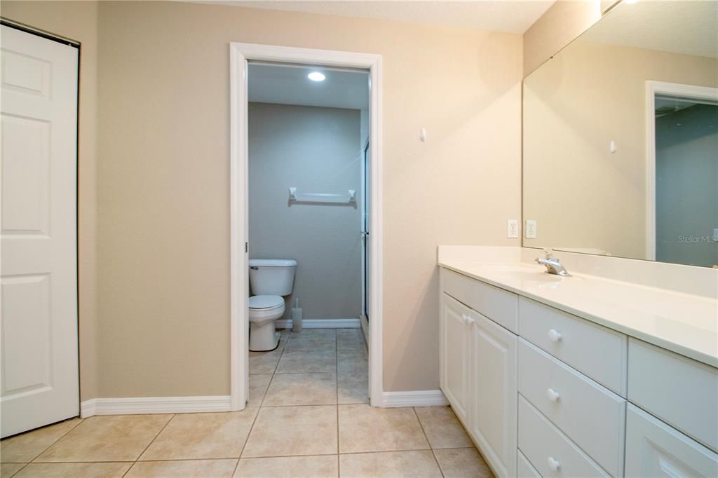 Active With Contract: $259,900 (2 beds, 2 baths, 1352 Square Feet)