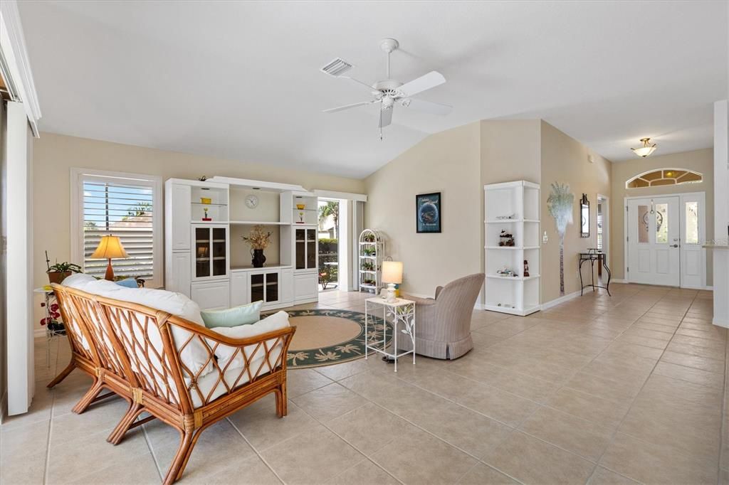 待售: $639,900 (3 贝兹, 2 浴室, 1927 平方英尺)