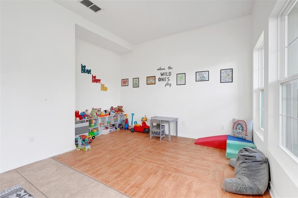 Active With Contract: $395,000 (3 beds, 2 baths, 2070 Square Feet)