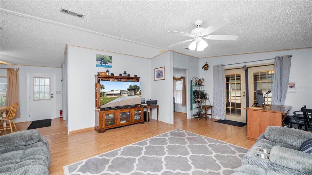 На продажу: $195,000 (2 спален, 2 ванн, 1404 Квадратных фут)